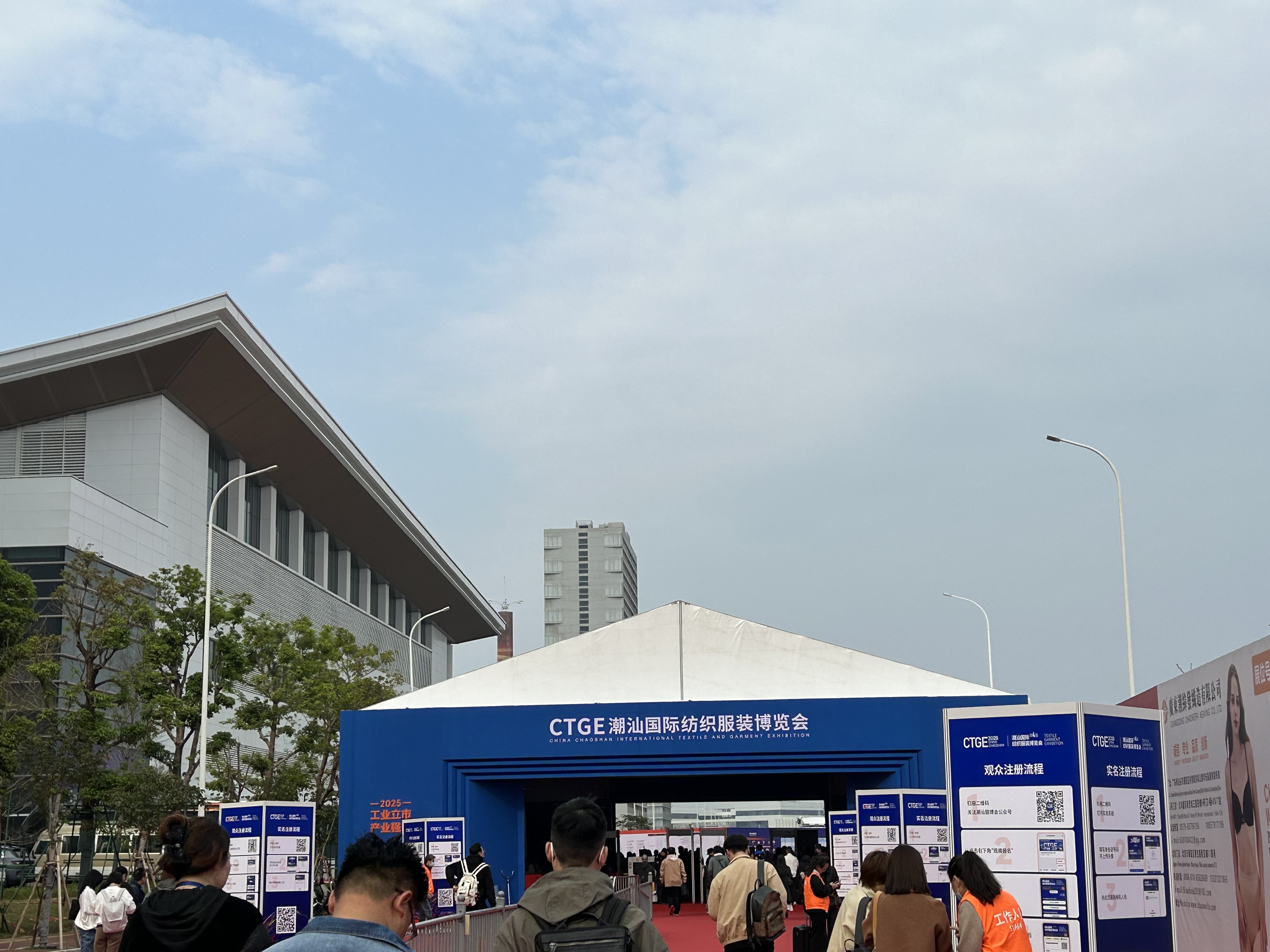 Latest company blogs about Qingdao X-C Packaging Printing Co., Ltd. Shines at Shantou Fashion Expo with Popular Paper Composite Packaging Solut